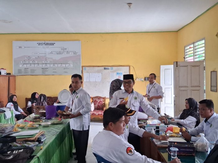 Syukuran Ramadan Pererat Silaturahmi di MTsN 7 Merangin