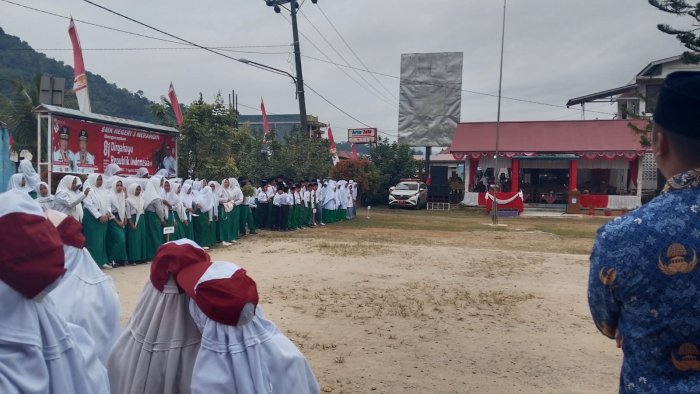 MTsN 7 Marangin Ikut Berpartisipasi Aktiv Dalam Upacara Peringatan HUT RI Ke-81 Kecamtan Pangkalan Jambu MTsN 7 Marangin Ikut Berpartisipasi Aktiv Dalam Upacara Peringatan HUT RI Ke-81 Kecamtan Pangkalan Jambu