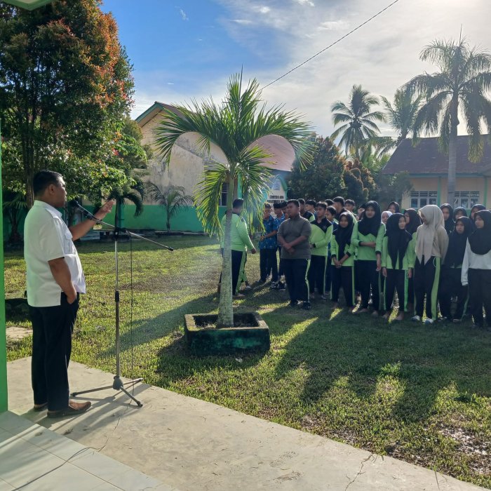 Kepala MTsN 7 Merangin Pimpin Apel Jelang Uji Akademik