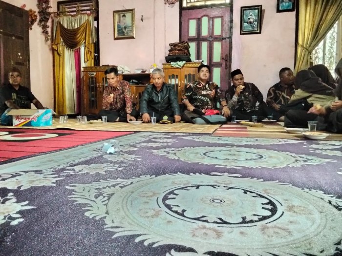 MTsN 7 Merangin Takziah ke Rumah Siswa yang Berduka