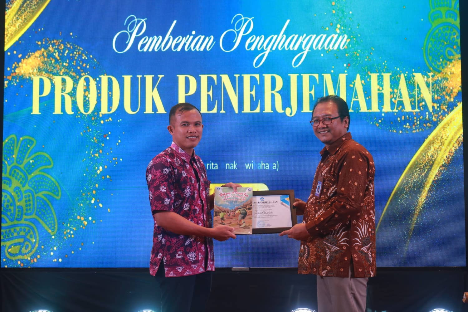 L. Widodo, Guru MTsN 7 Merangin Menulis Buku Cerita Anak Dwibahasa