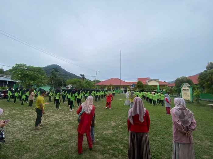 MTsN 7 Merangin Melaksanakan Senam Bersama Tingkatkan Kebersamaan