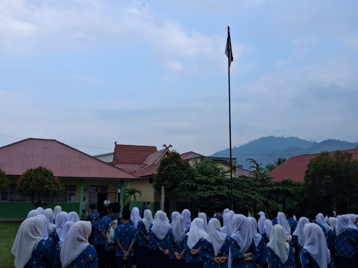 MTsN 7 Merangin Adakan Apel Disiplin untuk Siswa dan Guru