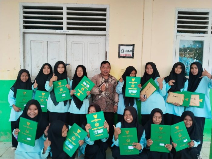 MTsN 7 Merangin Sukses Bagikan Rapor Semester Ganjil